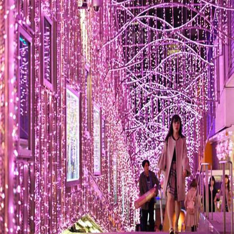 Tokyo Shinjuku Cherry Festival Lantern è composta da 300.000 luci a LED